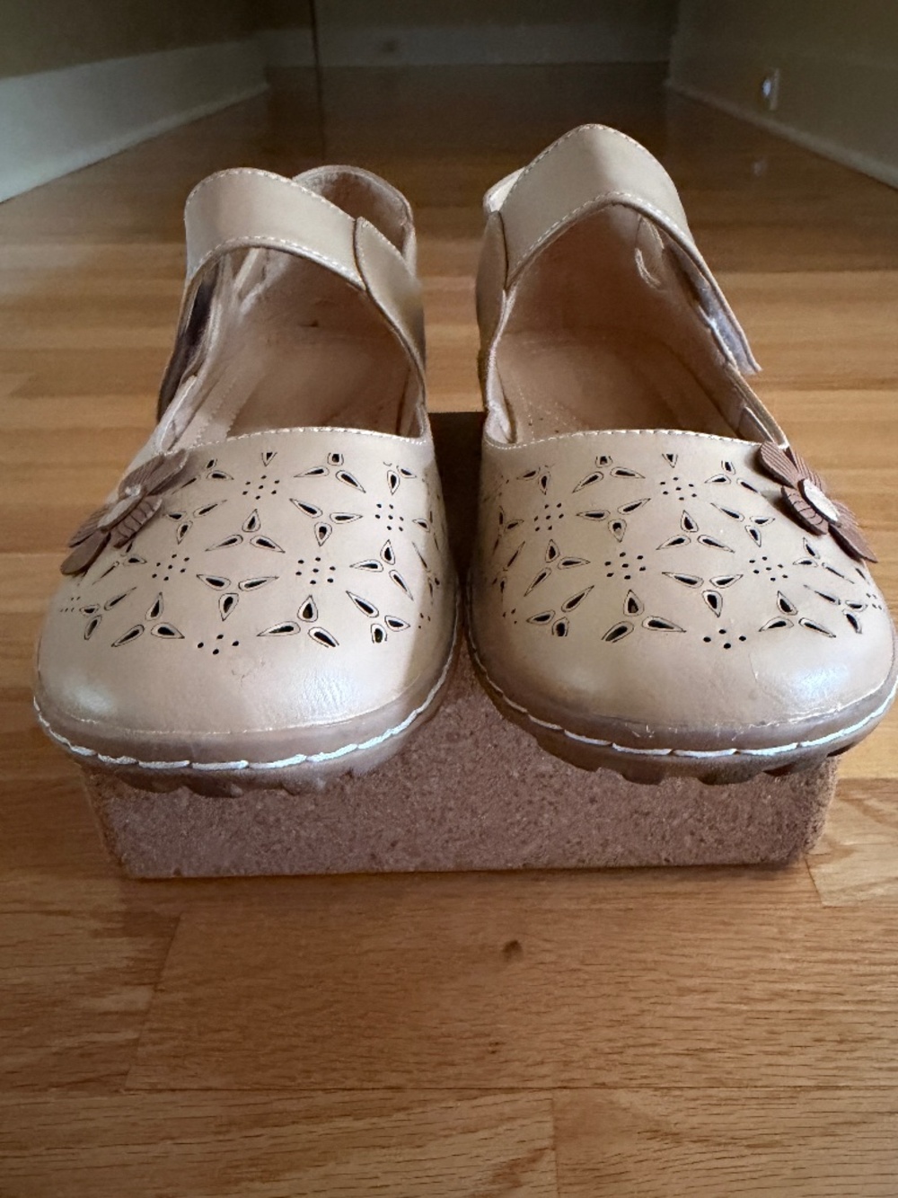 Mary Jane Shoes Womens Size 8.5 Tan - Picture 10 of 16